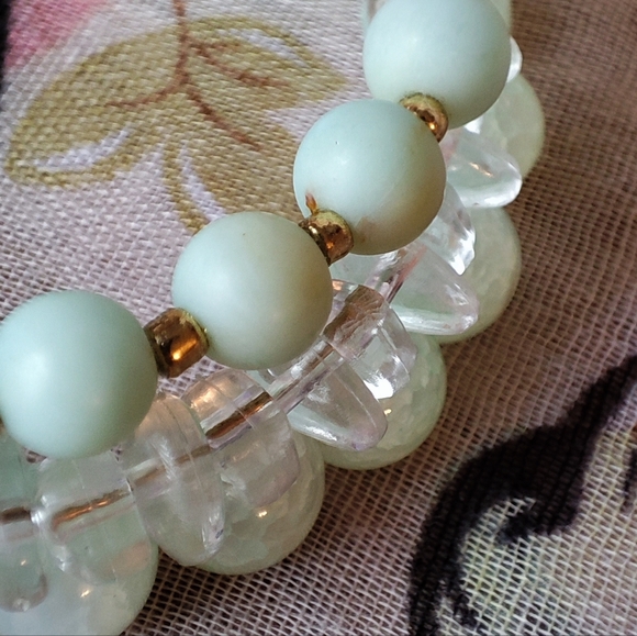 Talbot's Beaded Stone and Plastic Memory Wire Mint Green Mottled Clear NWOT - Picture 5 of 11